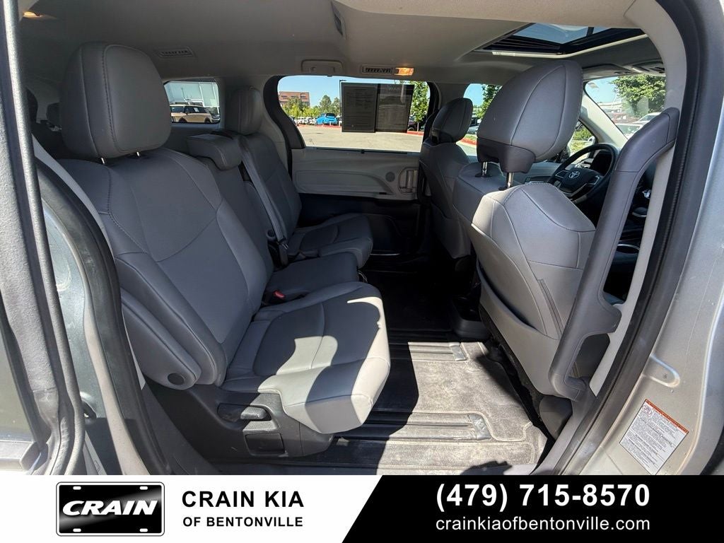 2022 Toyota Sienna XLE 8 Passenger - CARFAX ONE OWNER