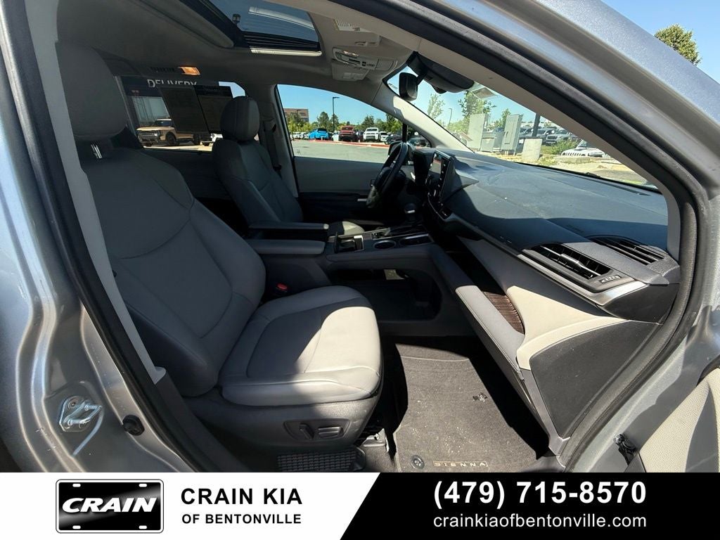 2022 Toyota Sienna XLE 8 Passenger - CARFAX ONE OWNER