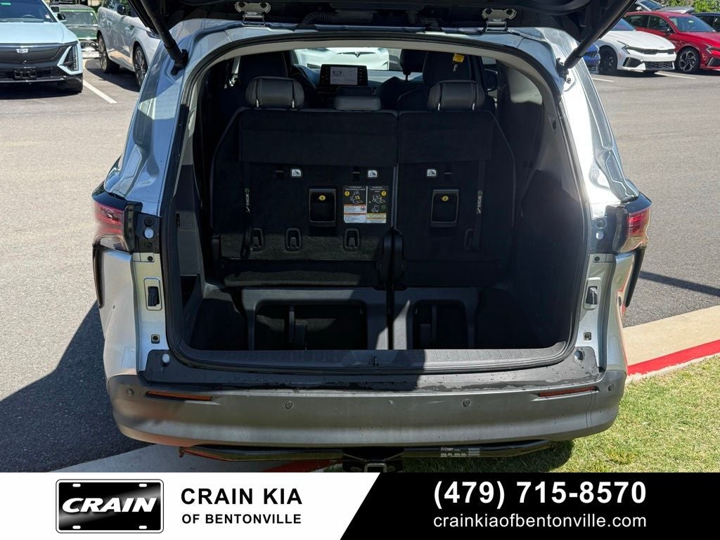 2022 Toyota Sienna XLE 8 Passenger - CARFAX ONE OWNER