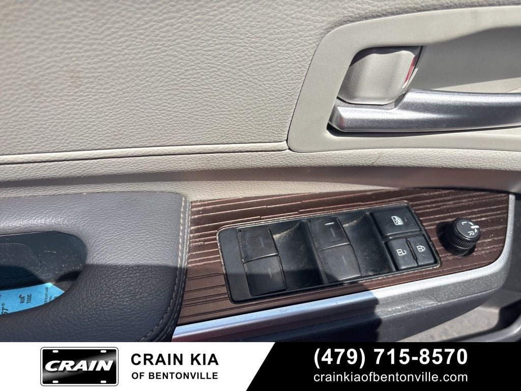 2021 Toyota Sienna XLE 8 Passenger / CLEAN CARFAX