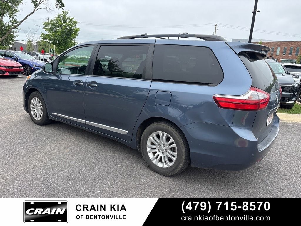 2017 Toyota Sienna XLE - SUNROOF / CLEAN CARFAX / LOW MILES!