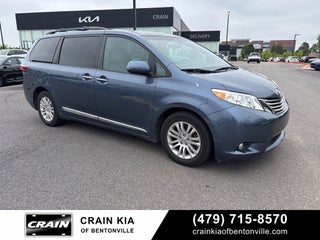 2017 Toyota Sienna XLE - SUNROOF / CLEAN CARFAX / LOW MILES!