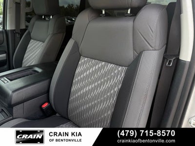 2019 Toyota Tundra SR5 - 4WD / CLEAN CARFAX / LIFTED!