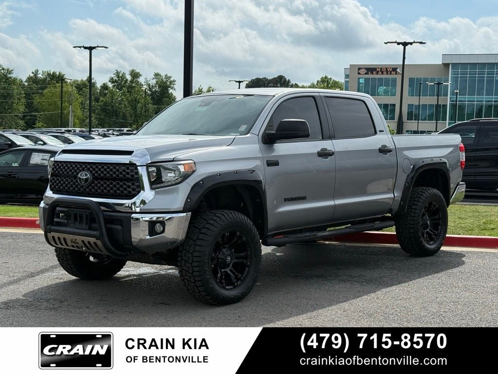 2019 Toyota Tundra SR5 - 4WD / CLEAN CARFAX / LIFTED!