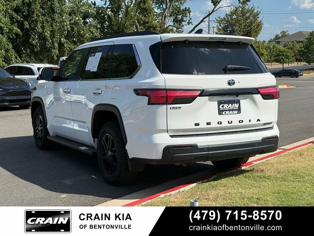 2025 Toyota Sequoia SR5 - 4WD / SUNROOF / CLEAN CARFAX / ONE OWNER