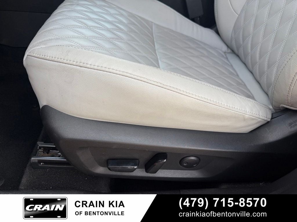 2023 Mitsubishi Outlander SEL - 4WD / CLEAN CARFAX