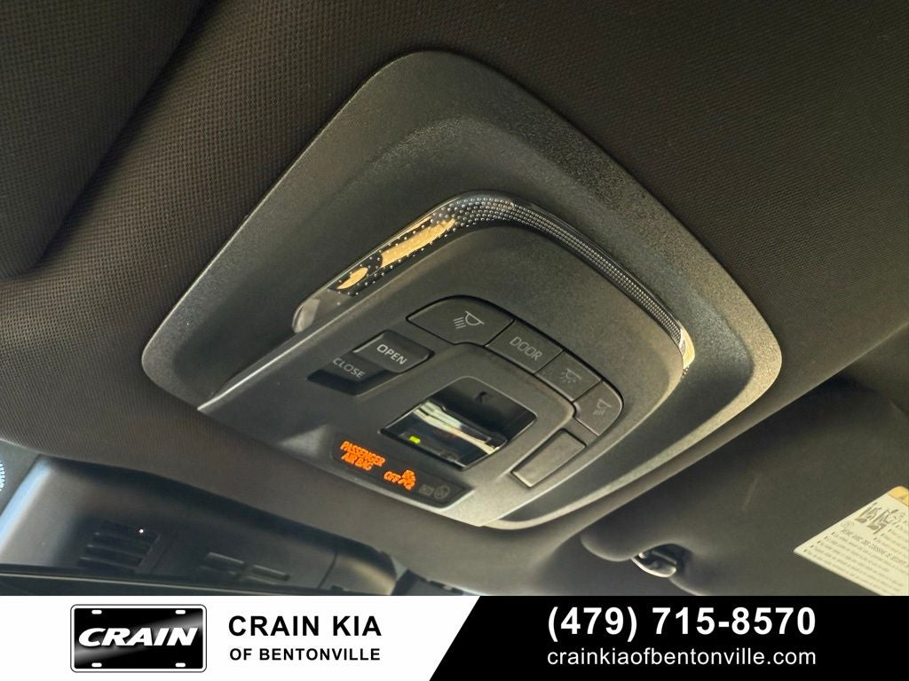 2023 Toyota Crown Limited - AWD / PANORAMIC SUNROOF