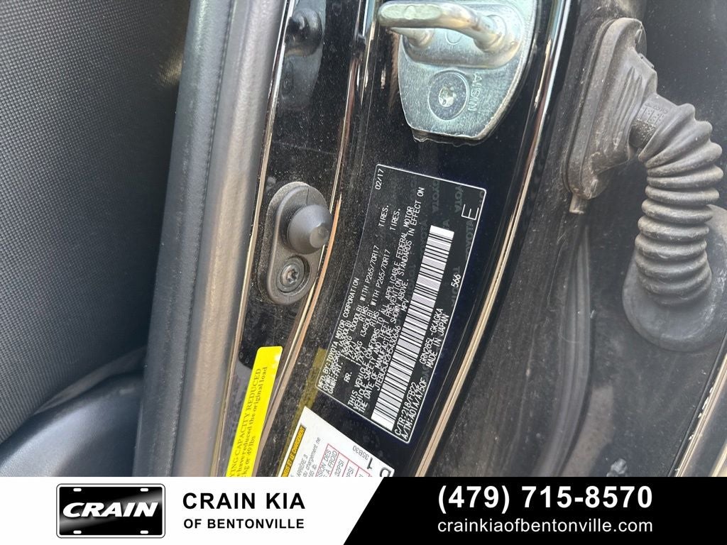 2017 Toyota 4Runner SR5 - 4WD / LIFTED!