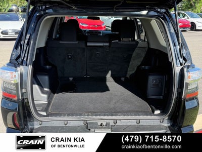 2017 Toyota 4Runner SR5 - 4WD / LIFTED!