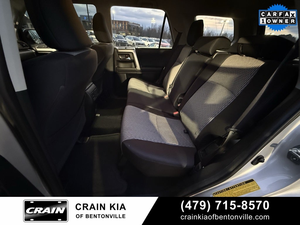 2024 Toyota 4Runner SR5 - 4WD / CLEAN CARFAX / ONE OWNER