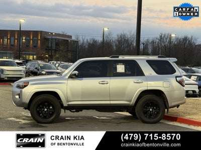 2024 Toyota 4Runner SR5 - 4WD / CLEAN CARFAX / ONE OWNER