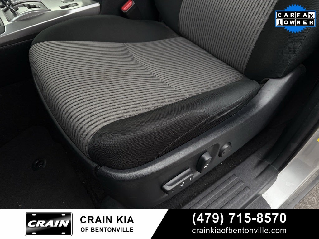 2024 Toyota 4Runner SR5 - 4WD / CLEAN CARFAX / ONE OWNER