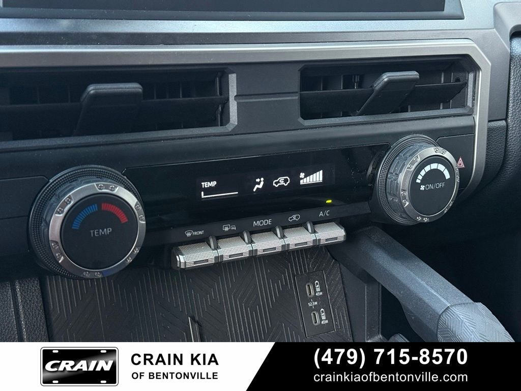 2025 Toyota 4Runner SR5 - 4WD / CLEAN CARFAX / ONE OWNER