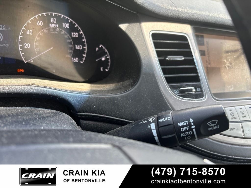 2011 Hyundai GENESIS 4.6 - AWD / SUNROOF / ONE OWNER