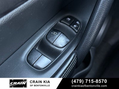 2016 Nissan Rogue SV - AWD / CLEAN CARFAX