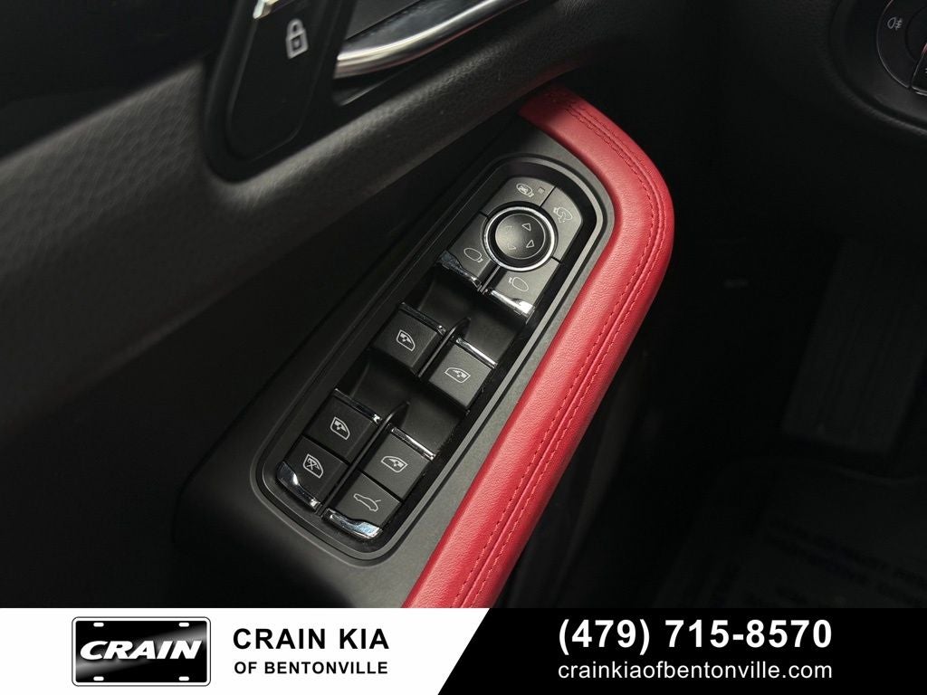 2021 Porsche Macan Base - AWD / PANORAMIC SUNROOF / CLEAN CARFAX