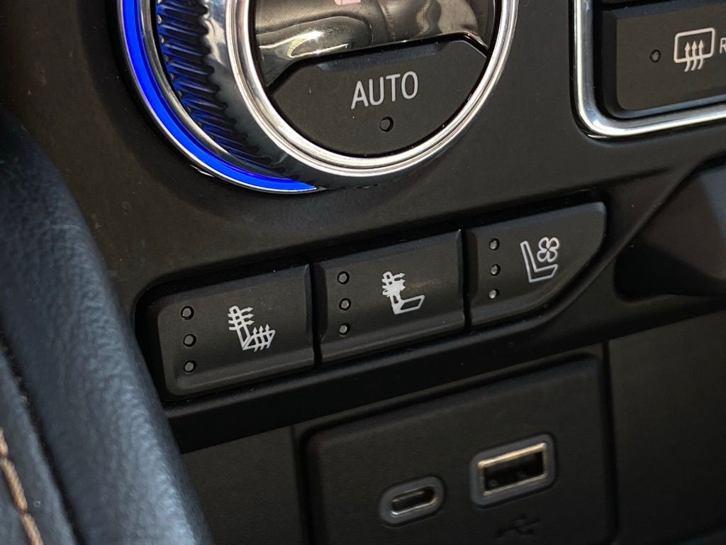 2022 GMC Yukon XL AT4 4X4 / ONE OWNER