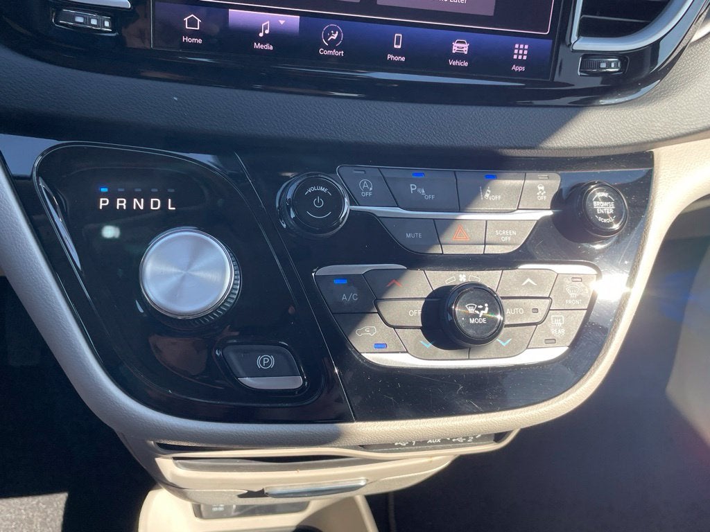 2023 Chrysler Pacifica Touring L HEATED SEATS / POWER DRIVERS SEAT
