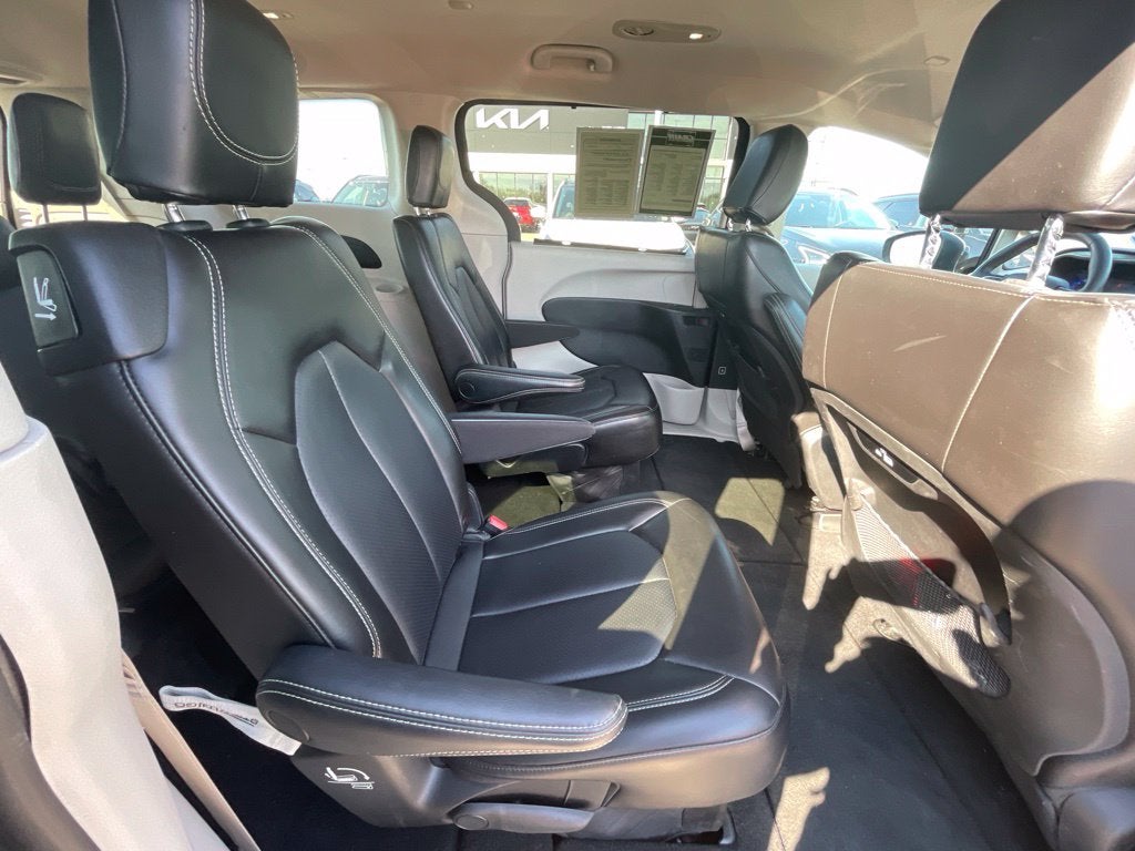 2023 Chrysler Pacifica Touring L HEATED SEATS / POWER DRIVERS SEAT