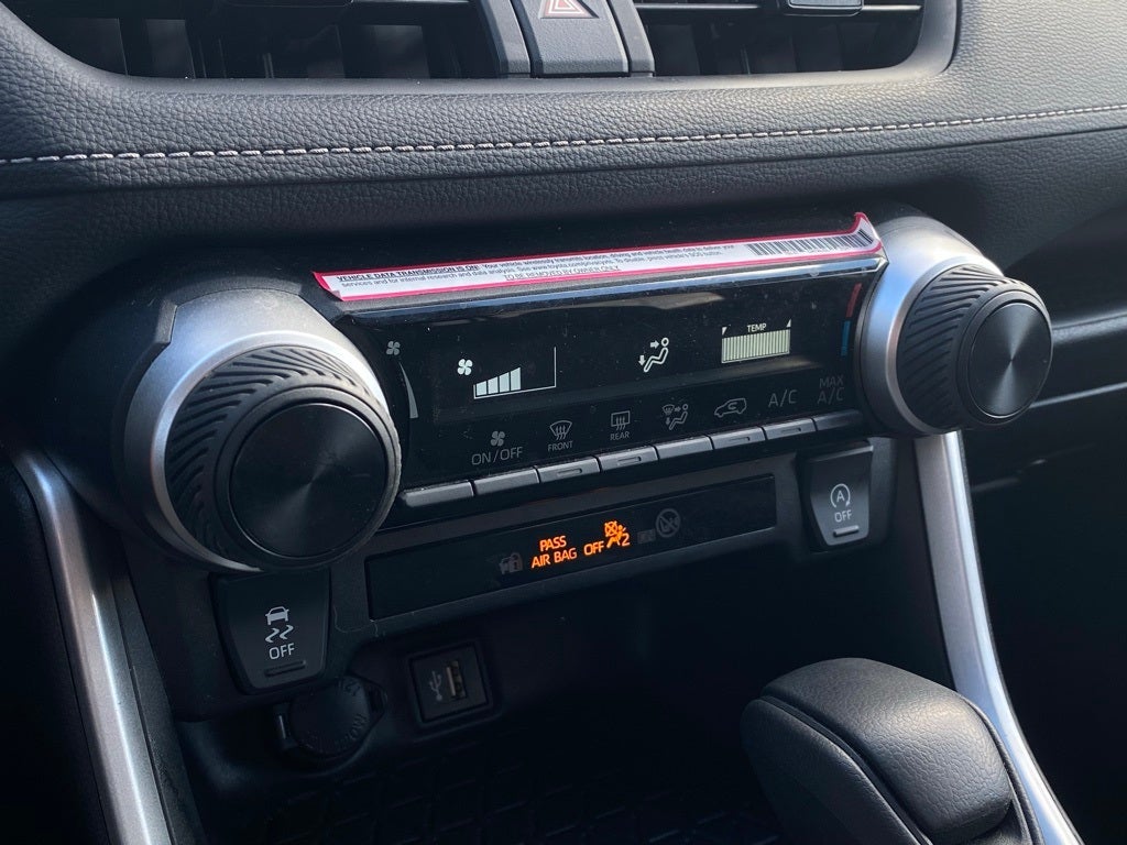 2024 Toyota RAV4 LE ONE OWNER / AWD