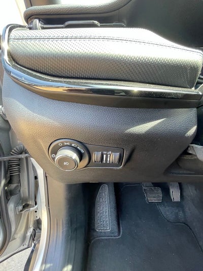 2025 Jeep Compass Latitude 4X4 / HEATED SEATS / ONE OWNER