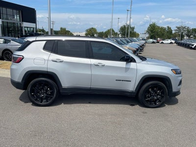 2025 Jeep Compass Latitude 4X4 / HEATED SEATS / ONE OWNER