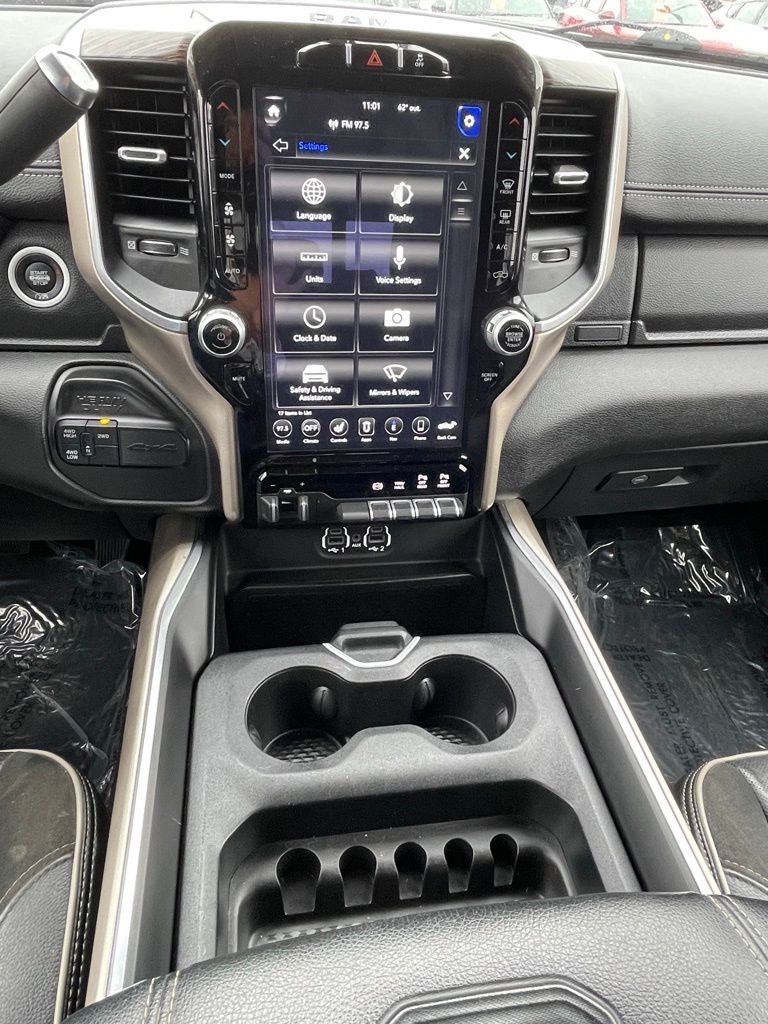 2020 RAM 3500 Laramie HEATED SEATS / 4X4 / NAV