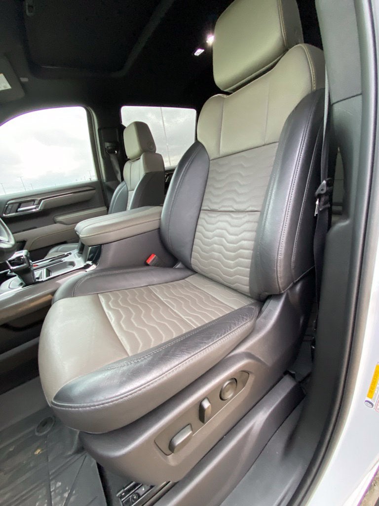 2024 Chevrolet Silverado 1500 ZR2 ONE OWNER / 4X4 / HEATED AND COOLED SEATS