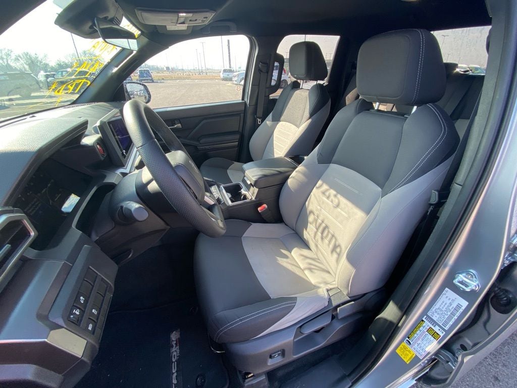 2025 Toyota Tacoma TRD Off-Road 4X4 / ONE OWNER