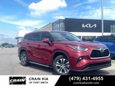 2023 Toyota Highlander Hybrid XLE HEATED SEATS / ONE OWNER / CLEAN CARFAX