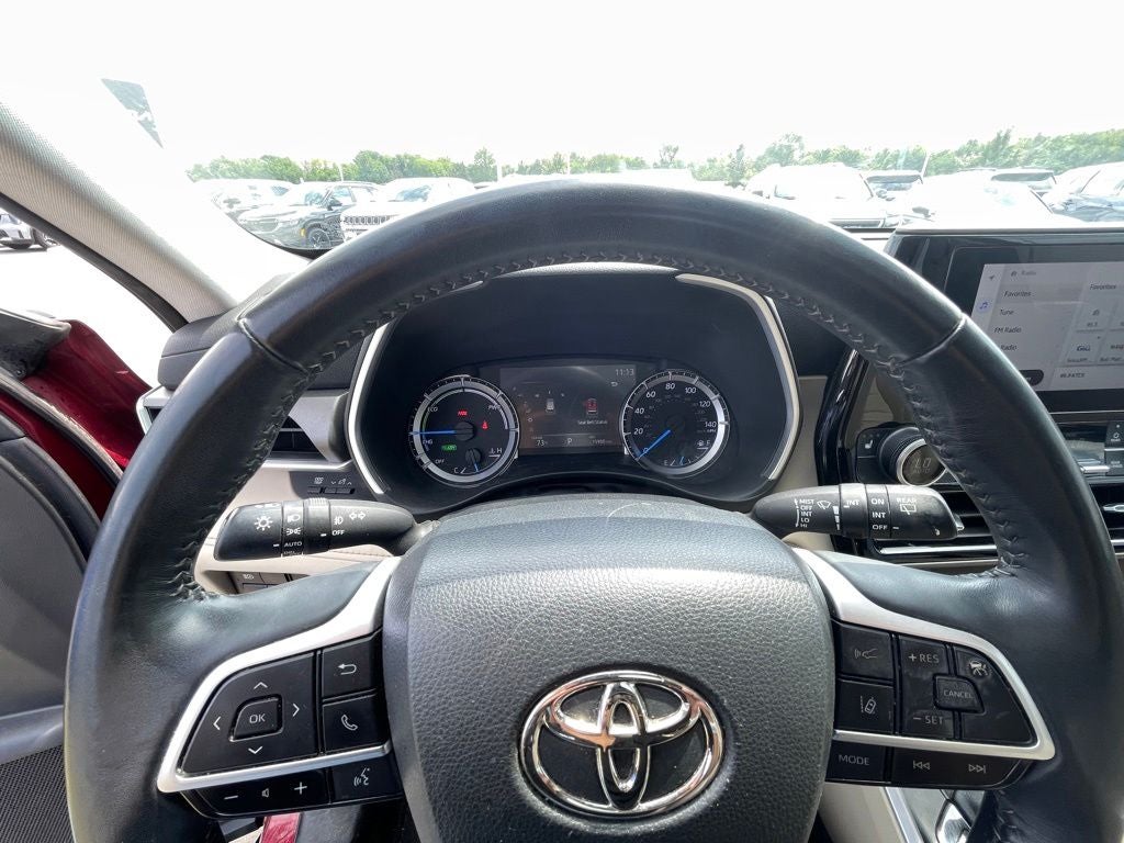 2023 Toyota Highlander Hybrid XLE HEATED SEATS / ONE OWNER / CLEAN CARFAX