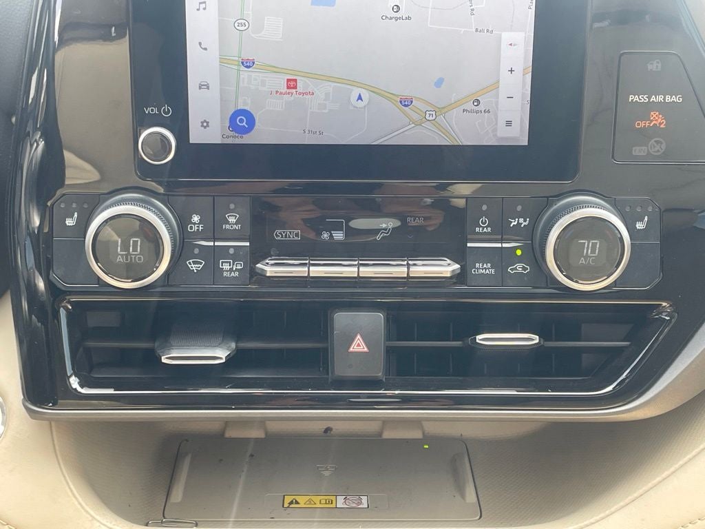 2023 Toyota Highlander Hybrid XLE HEATED SEATS / ONE OWNER / CLEAN CARFAX