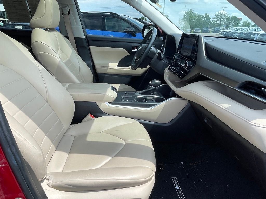 2023 Toyota Highlander Hybrid XLE HEATED SEATS / ONE OWNER / CLEAN CARFAX