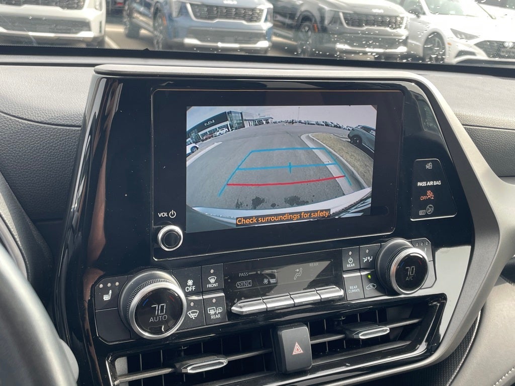 2024 Toyota Highlander LE SUNROOF / CAPT CHAIRS / 3RD ROW