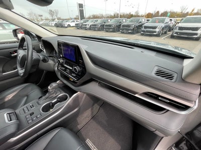 2024 Toyota Highlander LE SUNROOF / CAPT CHAIRS / 3RD ROW