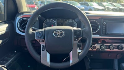 2017 Toyota Tacoma SR5 / 4X4 / ONE OWNER V6