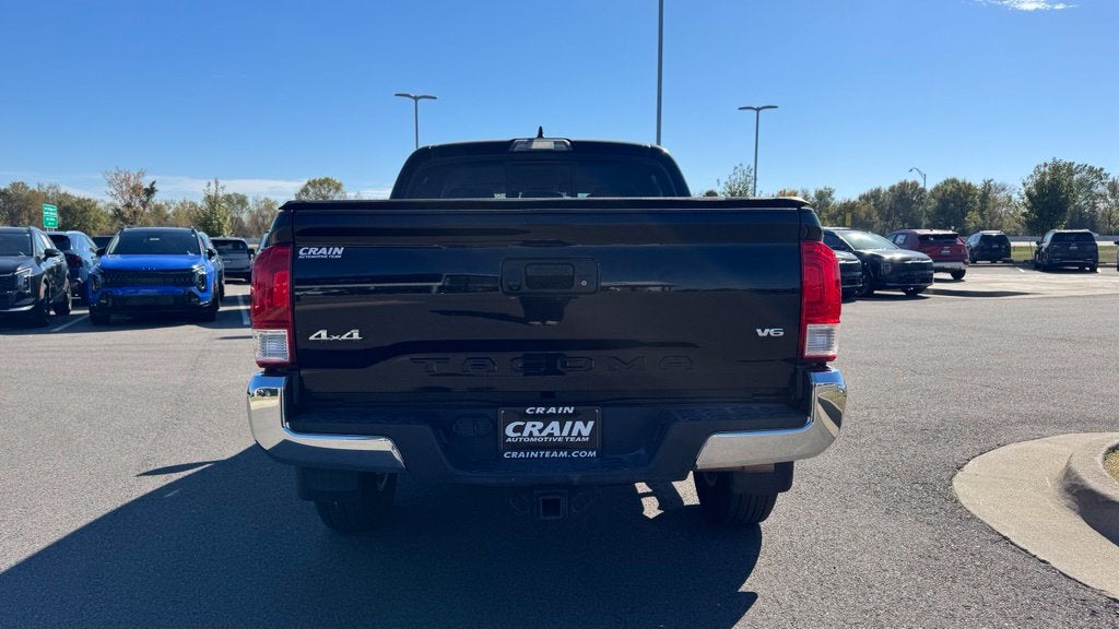 2017 Toyota Tacoma SR5 / 4X4 / ONE OWNER V6