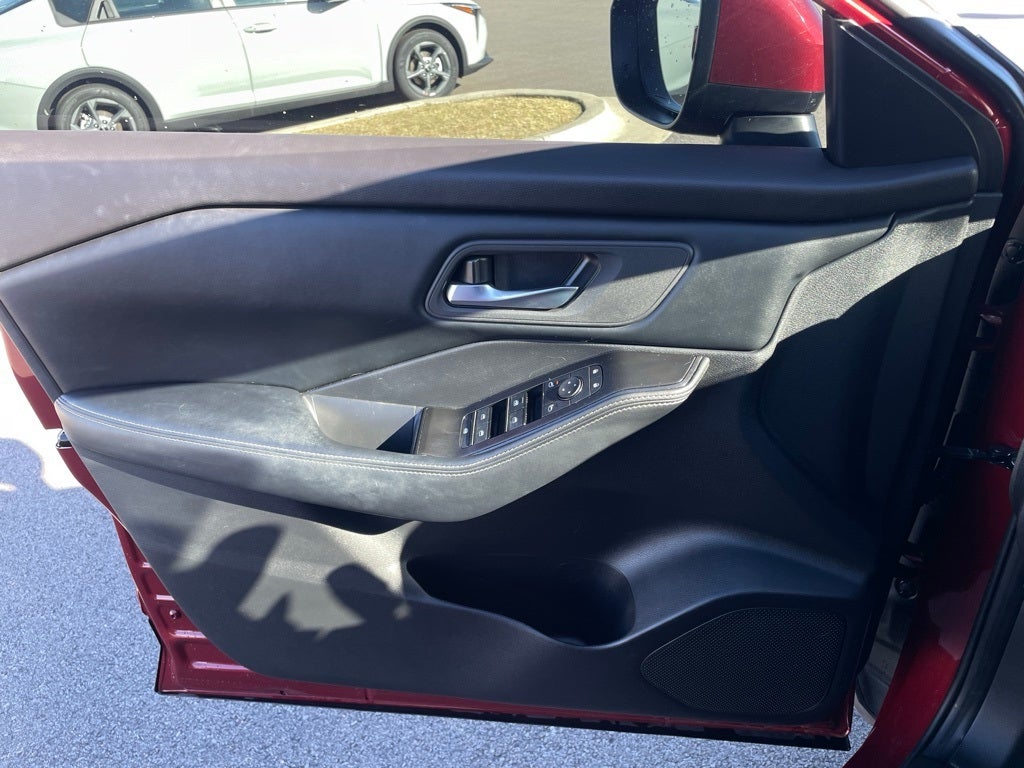 2025 Nissan Rogue SV AWD / ONE OWNER / POWER DRIVERS SEAT