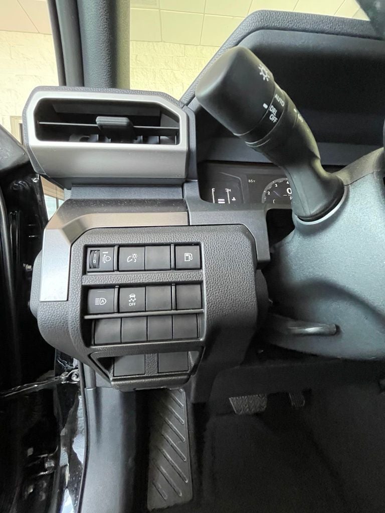 2025 Toyota 4Runner SR5 4X4 / ONE OWNER