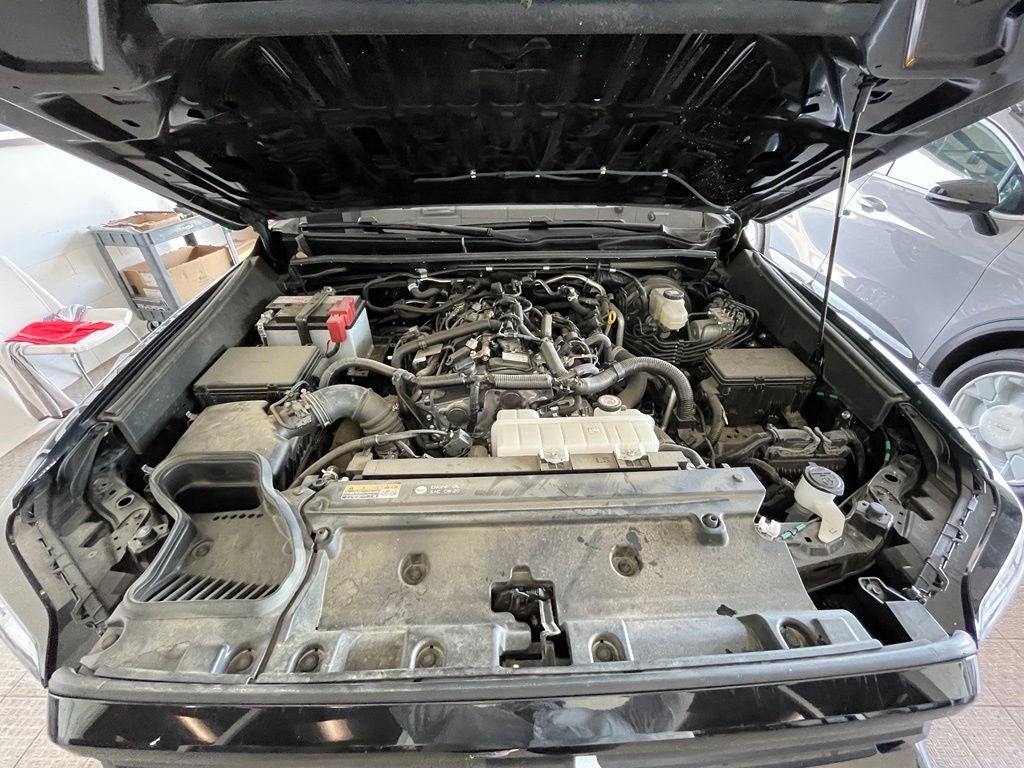 2025 Toyota 4Runner SR5 4X4 / ONE OWNER