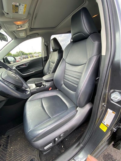 2021 Toyota RAV4 XLE Premium CLEAN CARFAX / ONE OWNER / MOONROOF