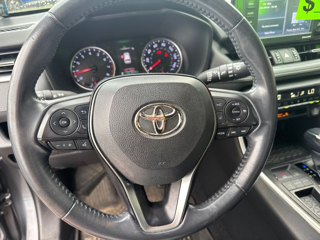2021 Toyota RAV4 XLE Premium CLEAN CARFAX / ONE OWNER / MOONROOF
