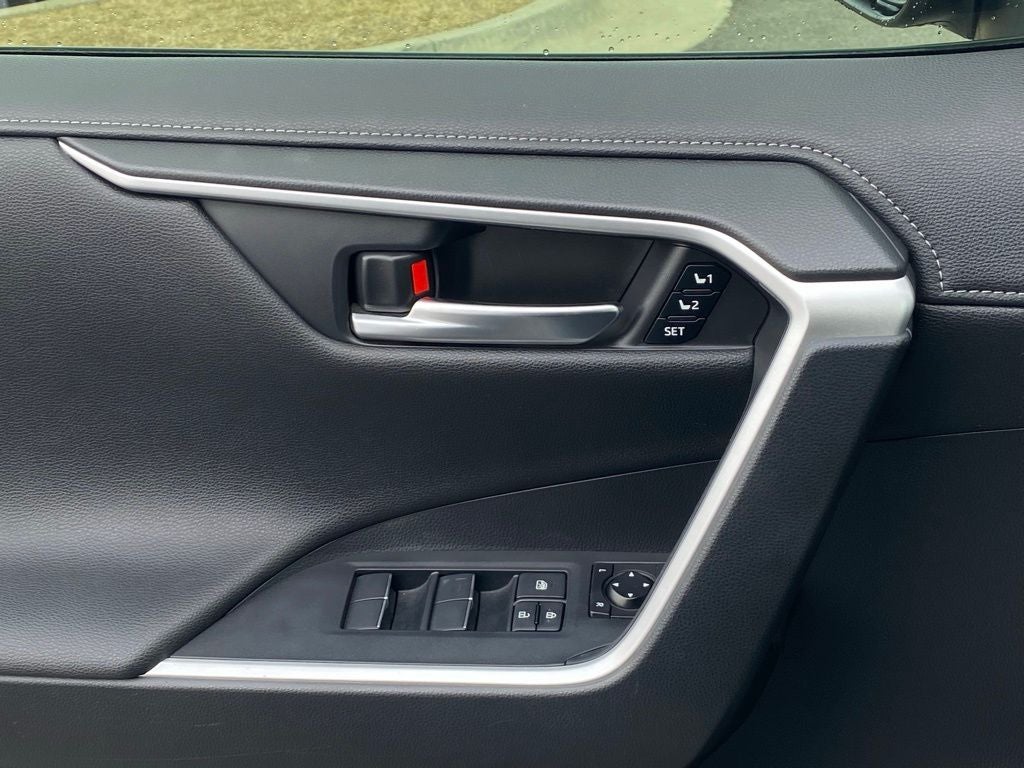 2019 Toyota RAV4 Limited AWD / LEATHER / SUNROOF