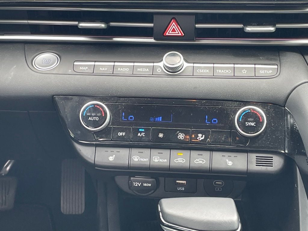 2024 Hyundai ELANTRA Limited NAV / CLEAN CARFAX