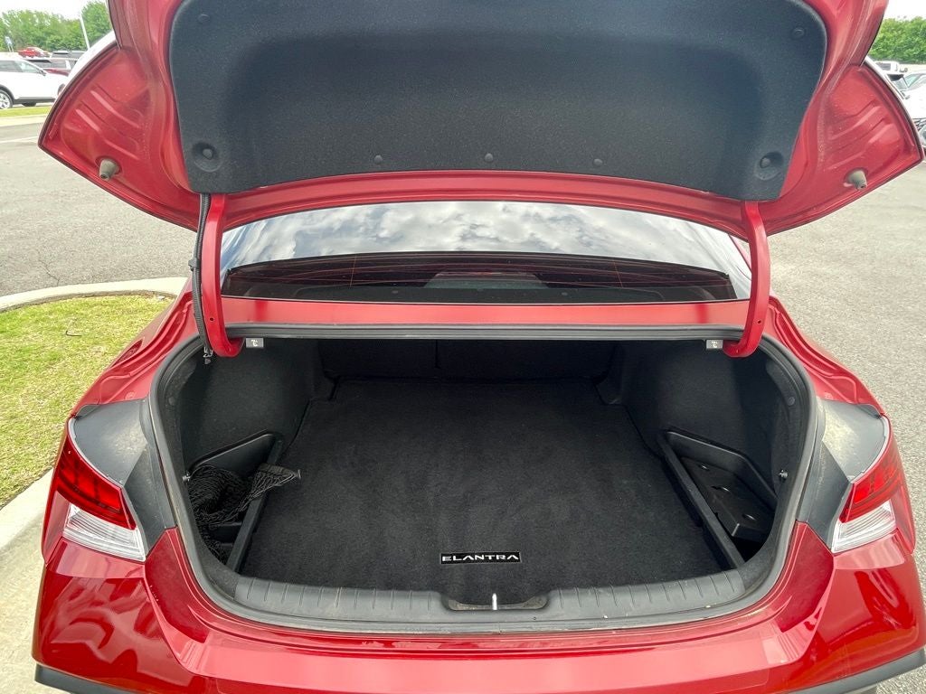 2024 Hyundai ELANTRA Limited NAV / CLEAN CARFAX