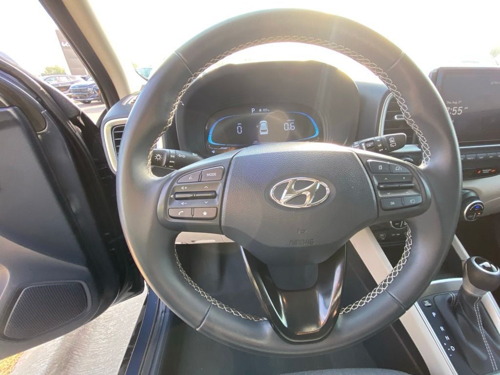 2025 Hyundai VENUE Limited ONE OWNER / HEATED SEATS / NAV