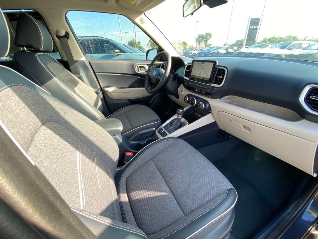 2025 Hyundai VENUE Limited ONE OWNER / HEATED SEATS / NAV