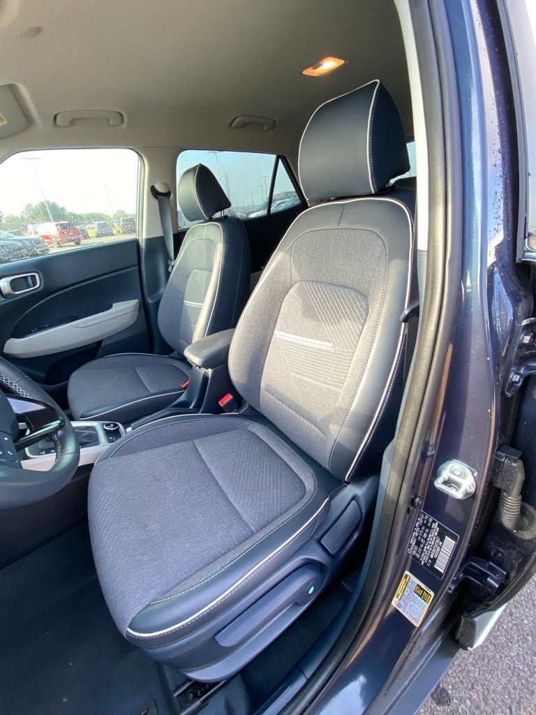 2025 Hyundai VENUE Limited ONE OWNER / HEATED SEATS / NAV