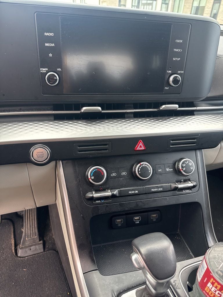 2024 Kia Carnival LX