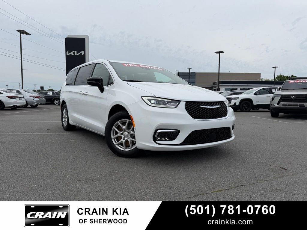 2026 Chrysler Pacifica Select